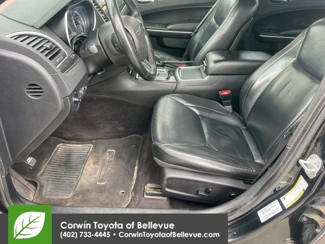 Used 2016 Chrysler 300 Limited image 9