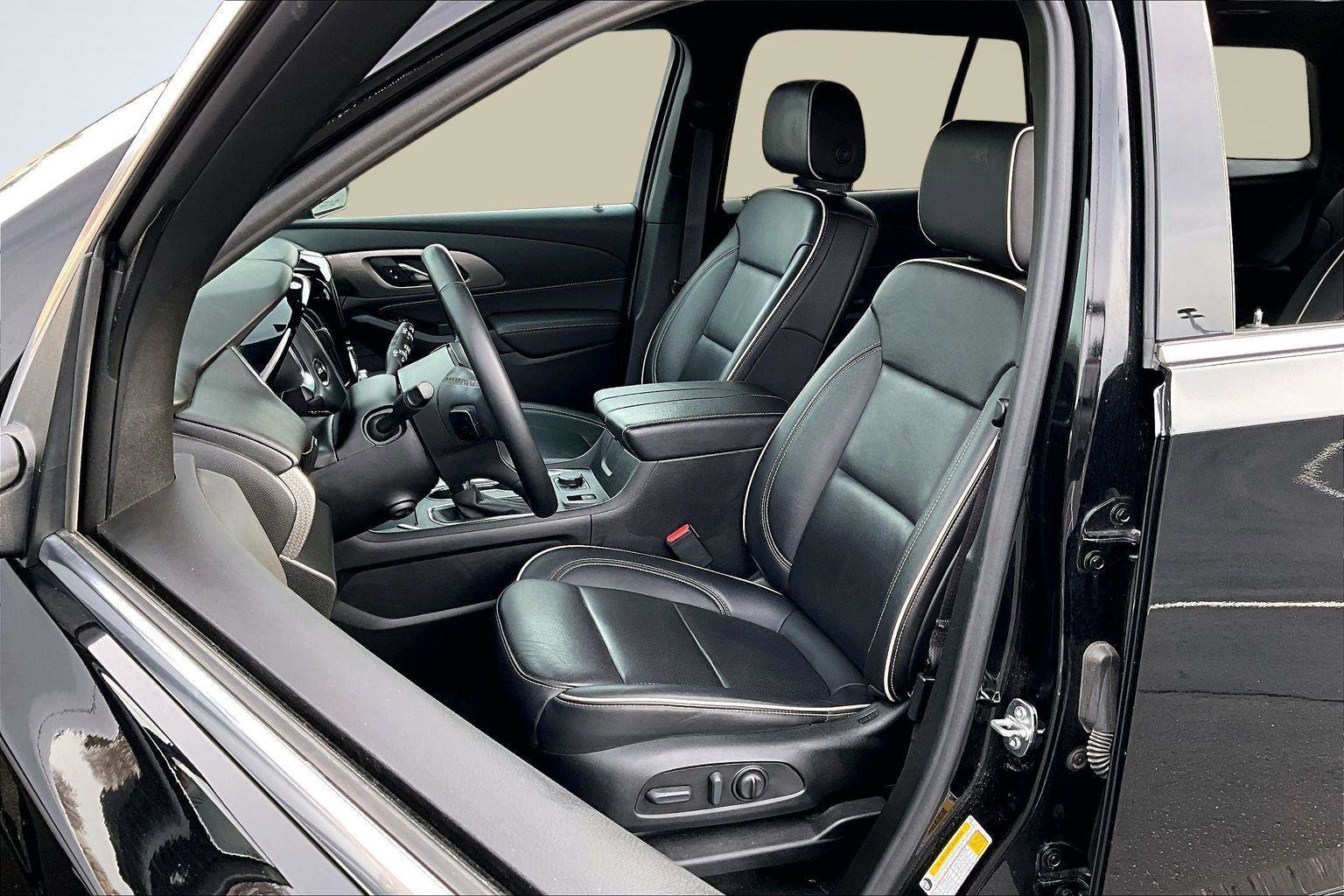 Used 2023 Chevrolet Traverse Premier image 26