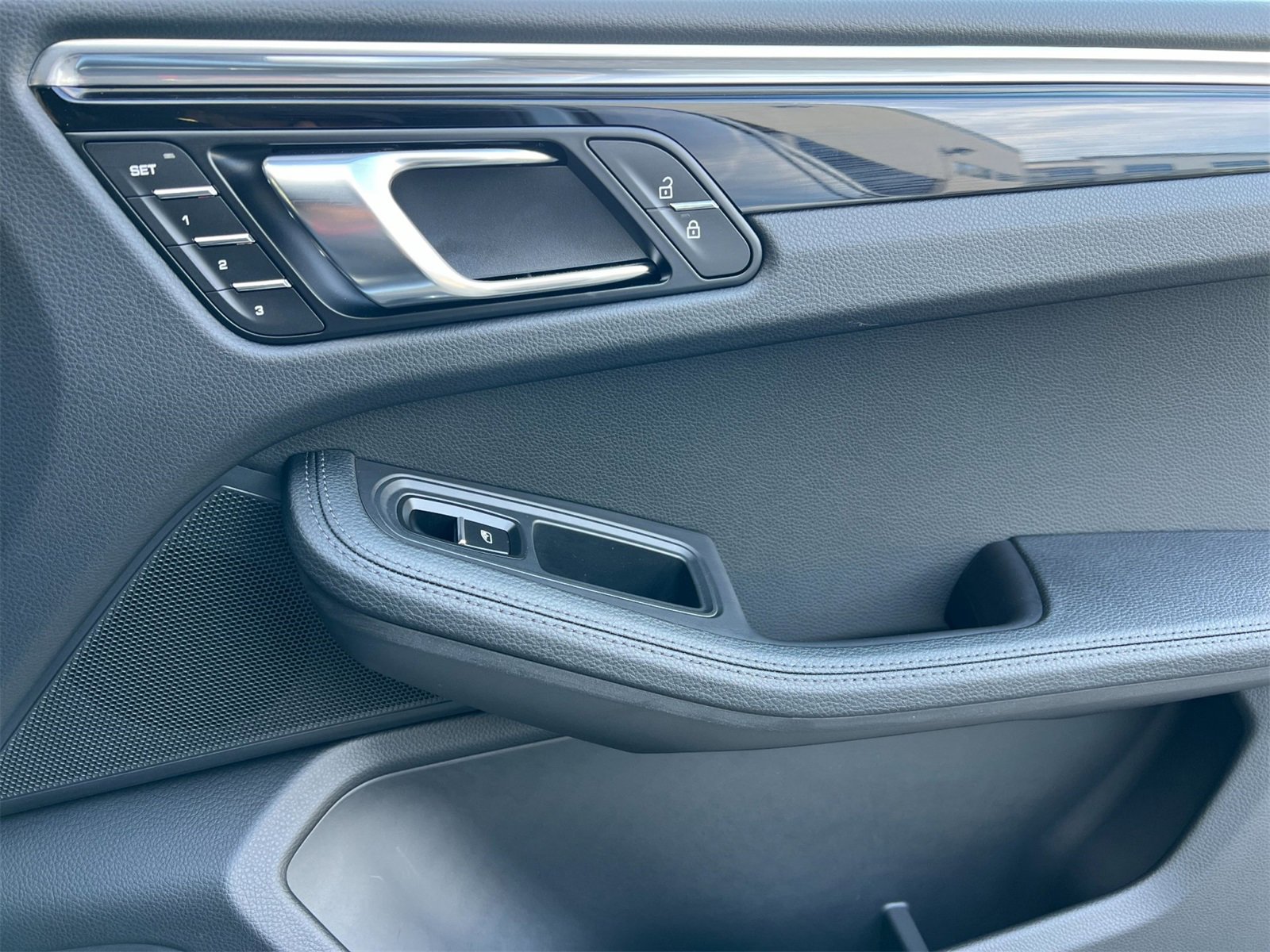 Used 2025 Porsche Macan image 20