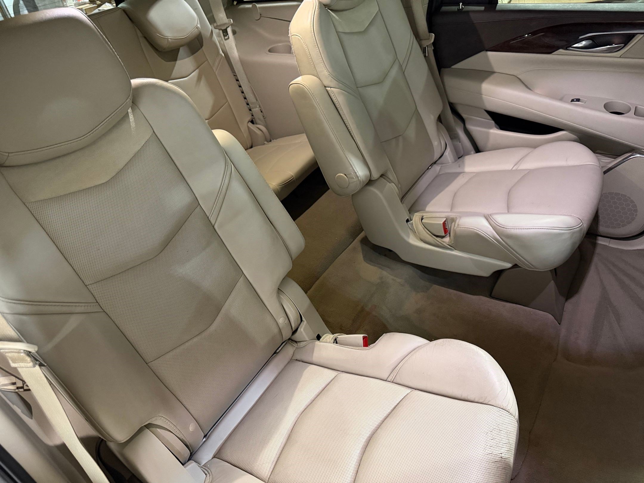 Used 2015 Cadillac Escalade Luxury AWD/4WD image 45