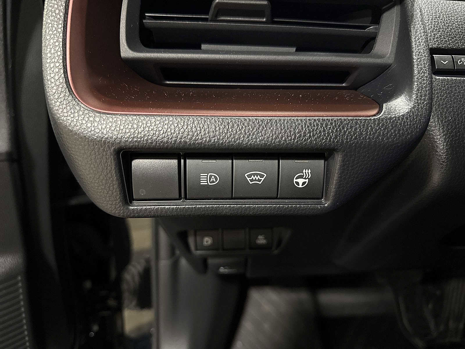 Used 2024 Toyota Prius Prime SE FWD image 32