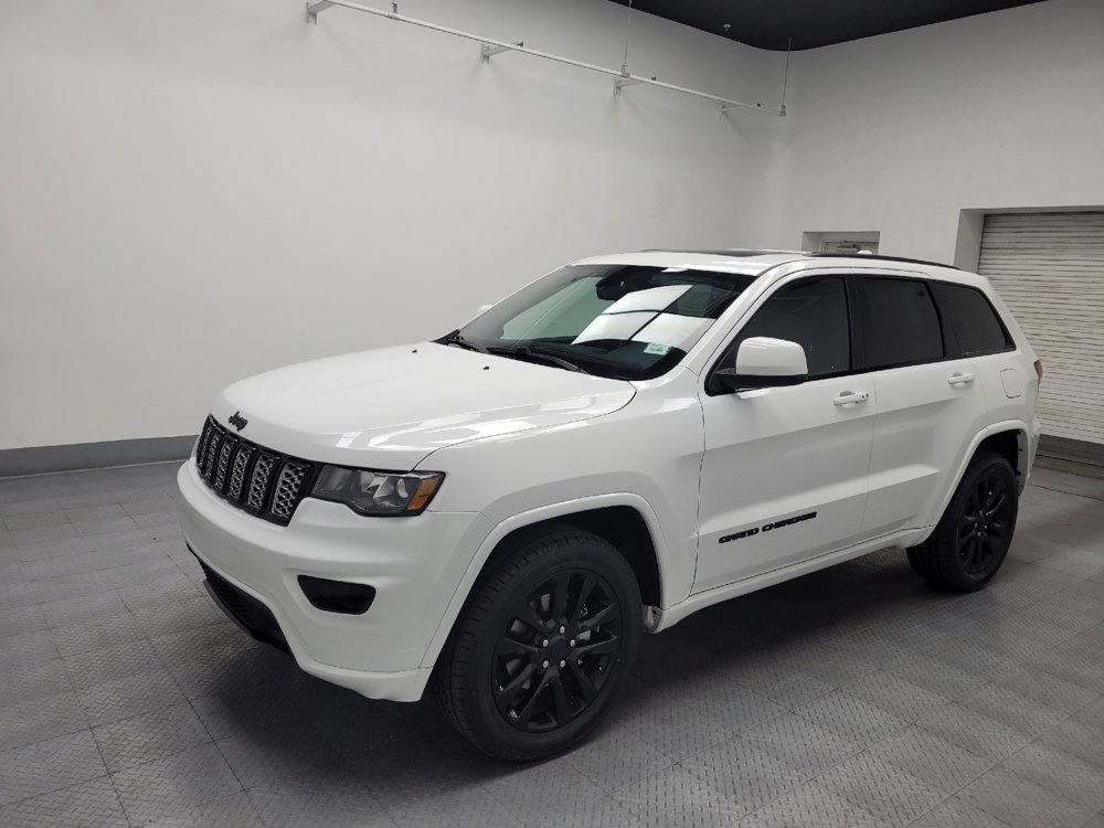 Used 2019 Jeep Grand Cherokee Altitude image 2