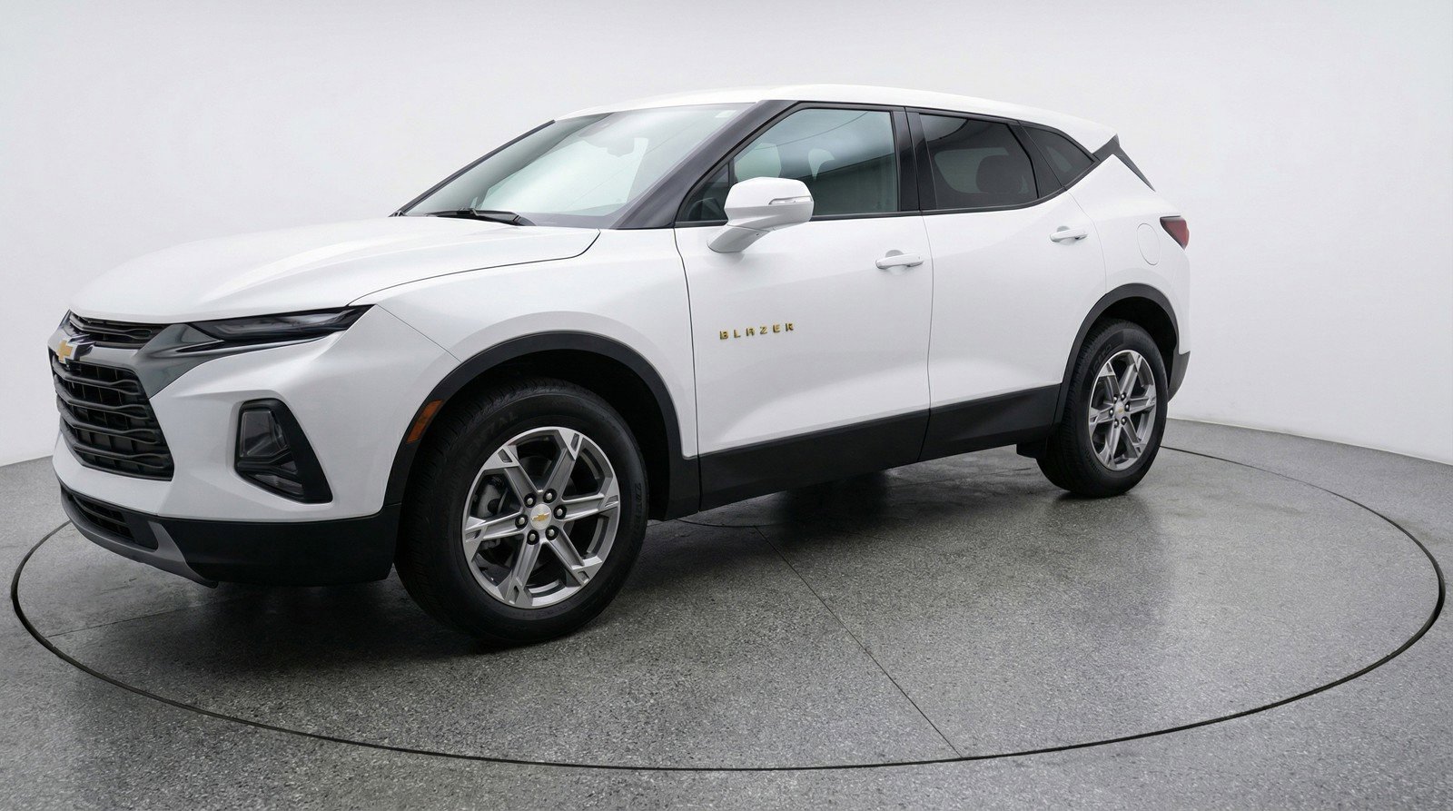 Used 2025 Chevrolet Blazer LT image 3