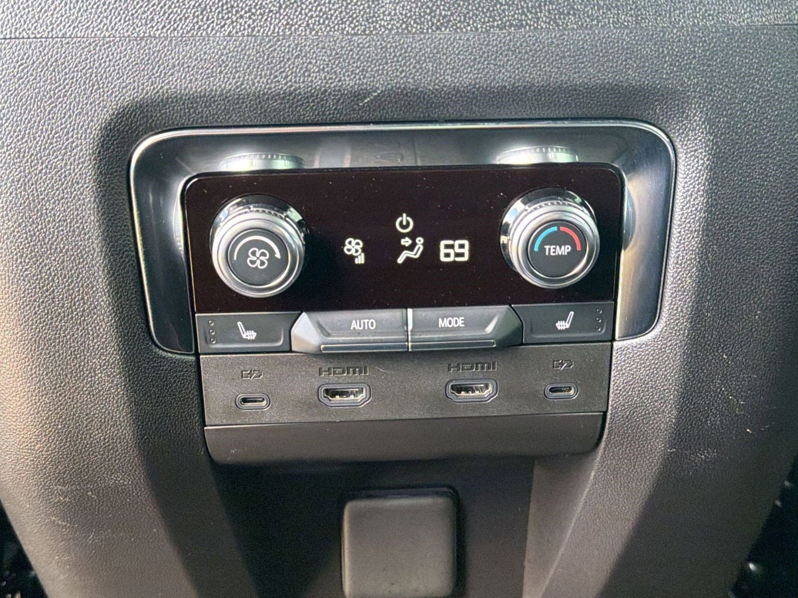 Used 2025 GMC Yukon Denali w/ Denali Reserve Package image 34