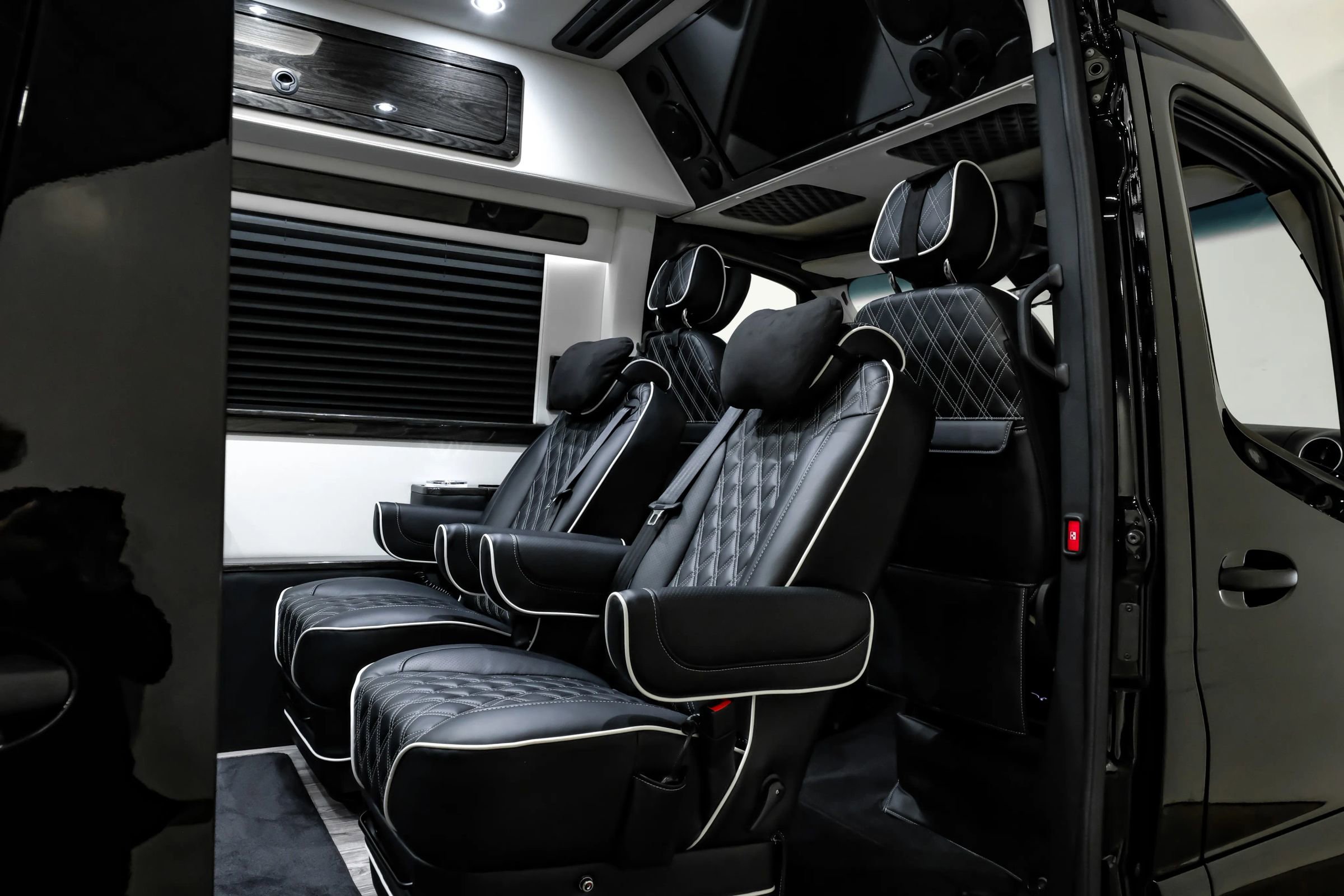 Used 2024 Mercedes-Benz Sprinter 3500 image 33