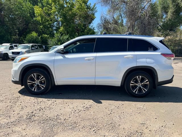 Used 2016 Toyota Highlander XLE AWD/4WD image 2