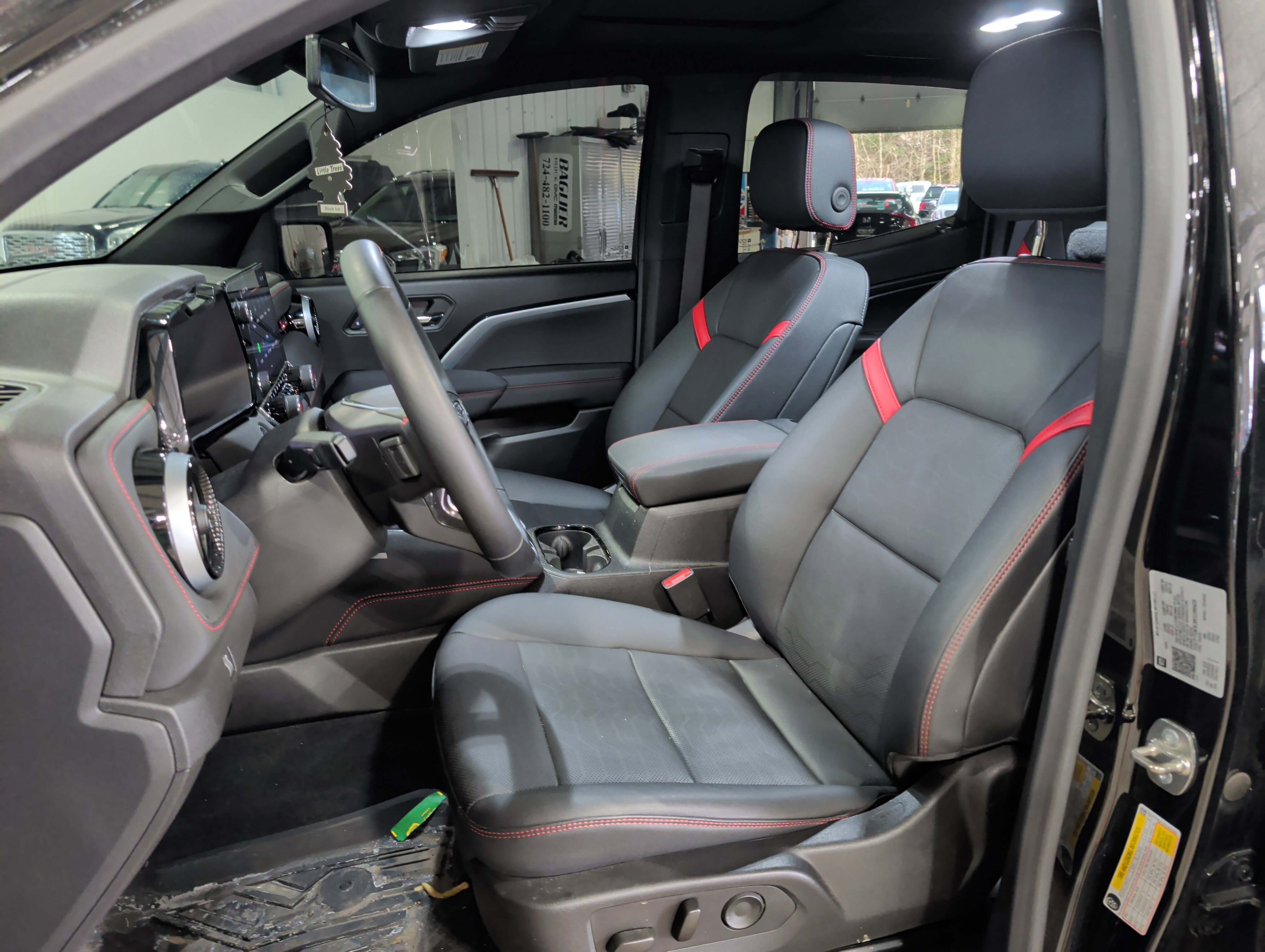 Used 2024 Chevrolet Colorado Z71 w/ Z71 Convenience Package 2 image 8