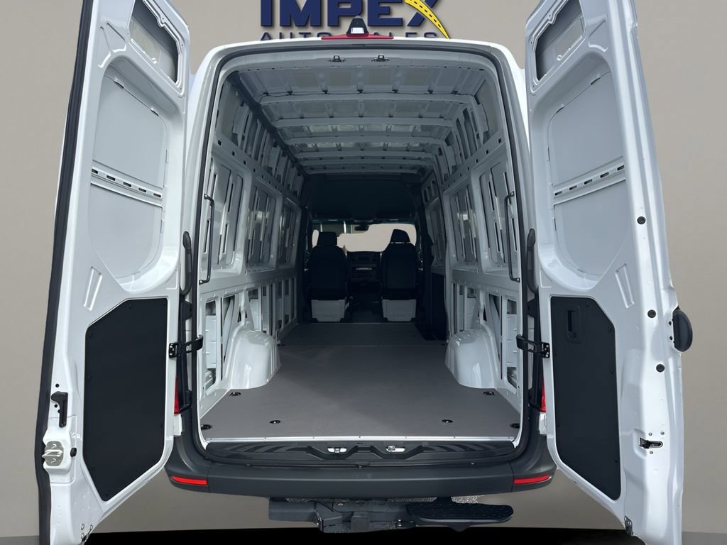 Used 2025 Mercedes-Benz Sprinter 2500 image 24