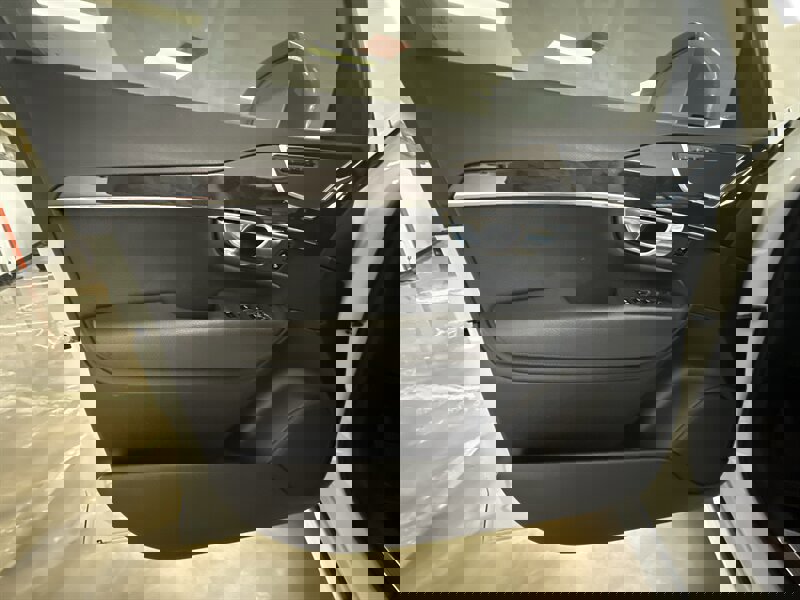 Used 2018 Volvo XC90 T6 Momentum w/ Convenience Package image 13