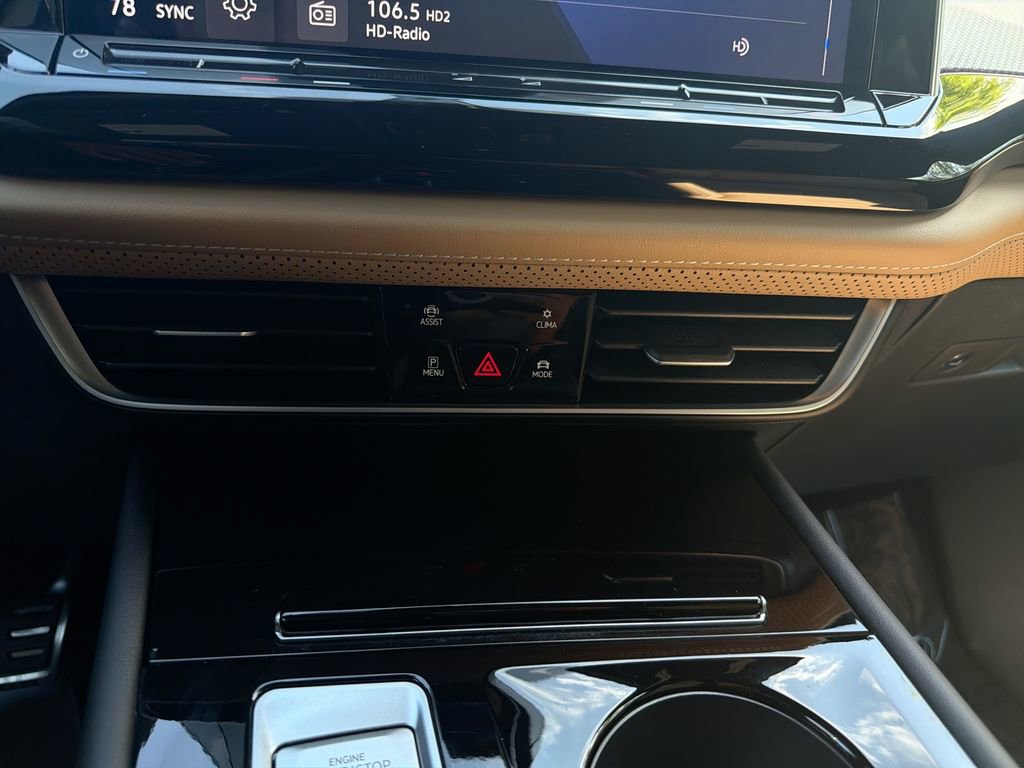 Used 2025 Volkswagen Atlas Cross Sport SEL R-Line AWD/4WD image 17