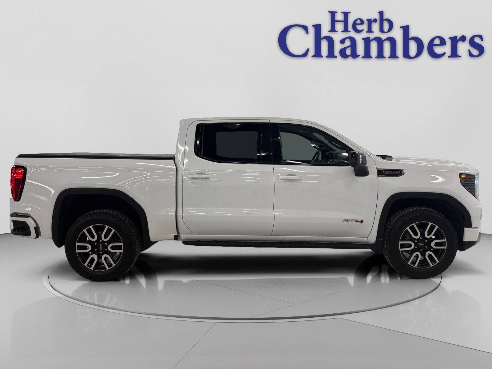 Used 2024 GMC Sierra 1500 AT4 w/ Technology Package image 2