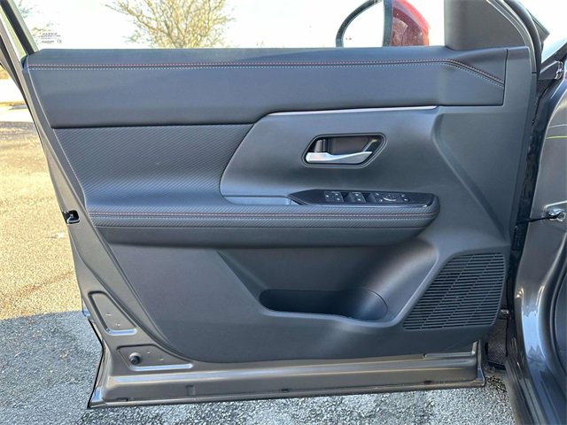 New 2026 Nissan Kicks SR image 14