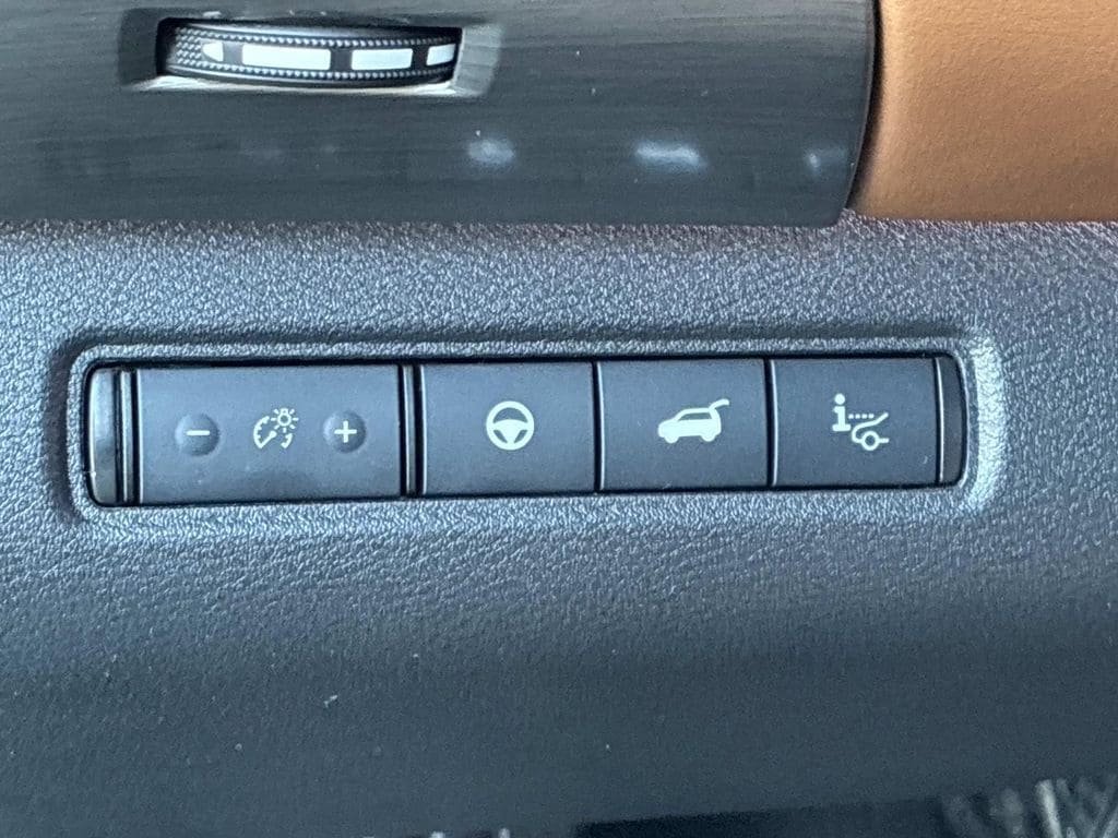 Certified 2024 Nissan Pathfinder Platinum w/ Black Appearance Package AWD/4WD image 25