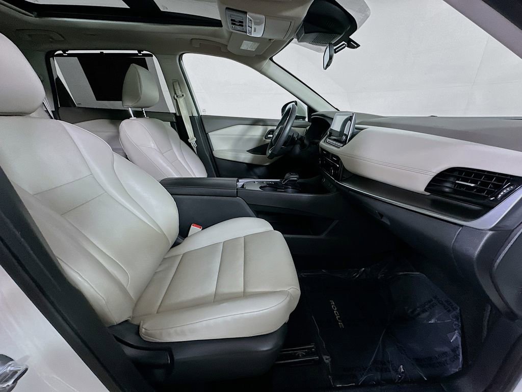 Used 2022 Nissan Rogue SV w/ SV Premium Package image 10
