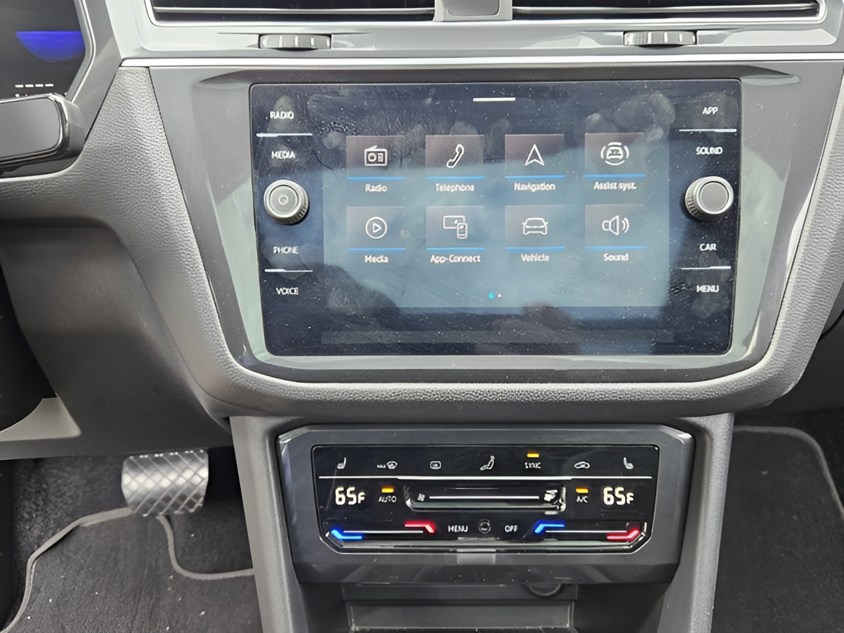 Certified 2023 Volkswagen Tiguan SE w/ Panoramic Sunroof Package FWD image 19