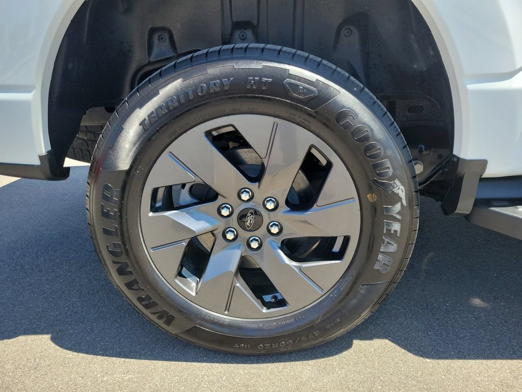 Used 2025 Ford F150 Lightning Lariat AWD/4WD image 5