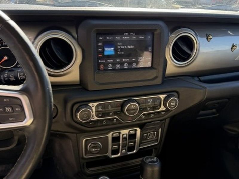 Used 2018 Jeep Wrangler Unlimited Sahara w/ Cold Weather Group image 26