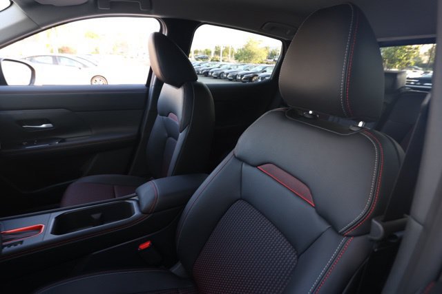 New 2025 Nissan Kicks SR FWD image 16