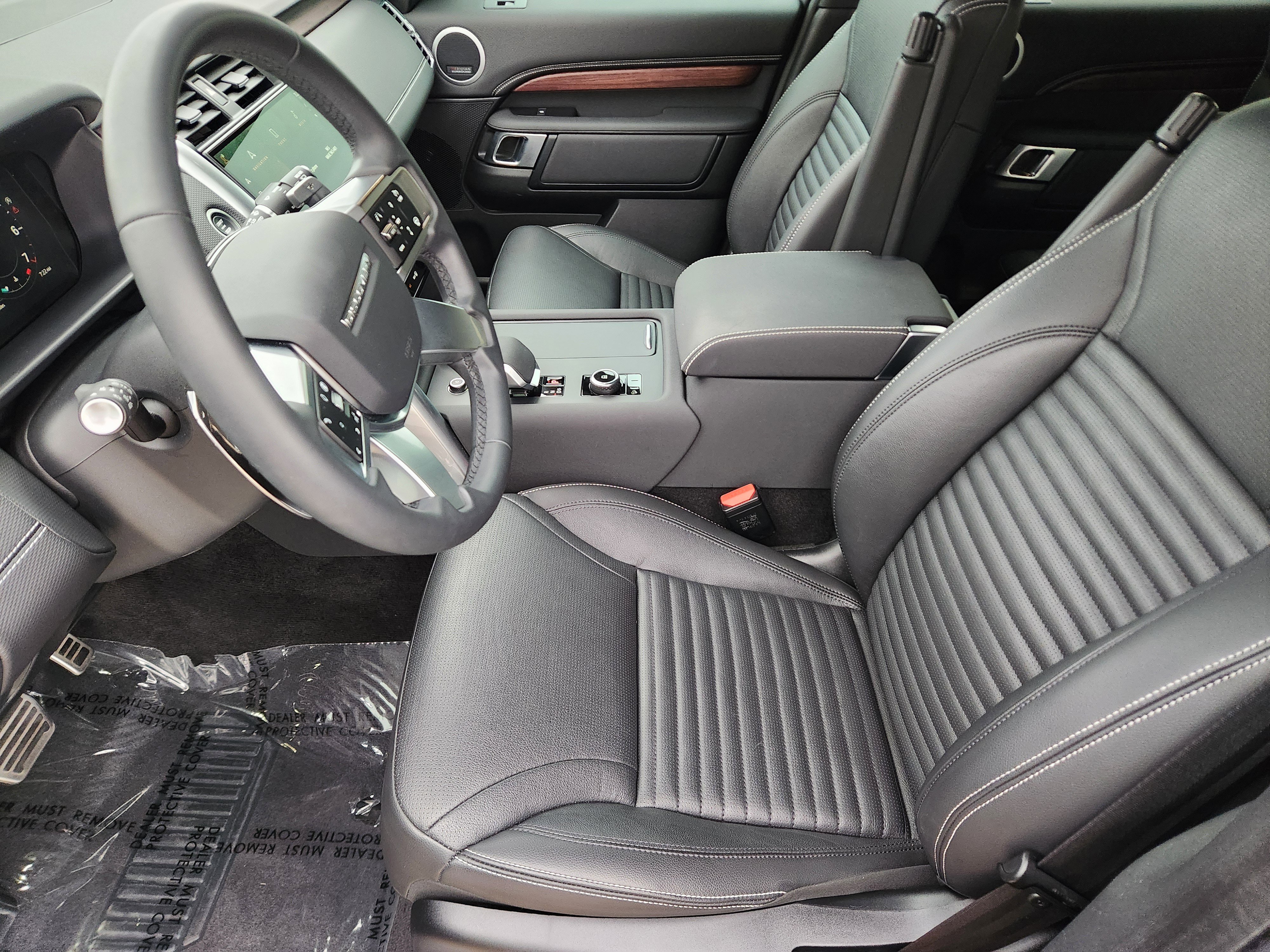 Certified 2025 Land Rover Discovery Dynamic SE AWD/4WD image 14