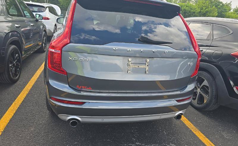 Used 2018 Volvo XC90 T5 Momentum w/ Convenience Package FWD image 4