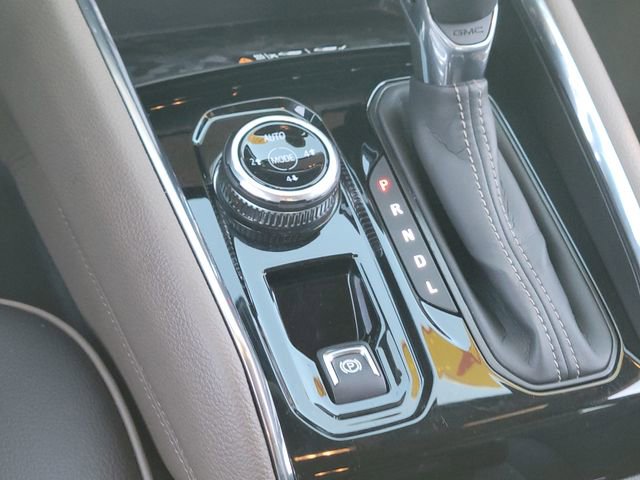 Used 2024 GMC Canyon Denali image 15