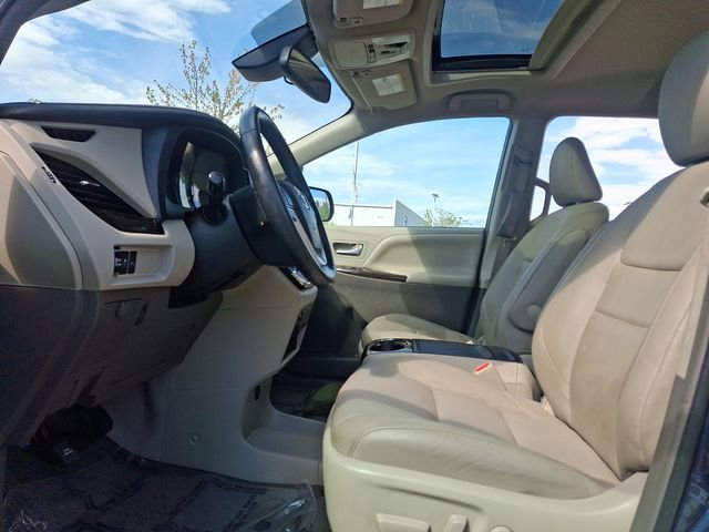 Used 2019 Toyota Sienna XLE w/ XLE Navigation Package AWD/4WD image 14