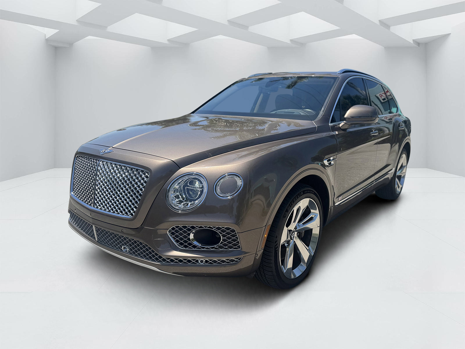 Used 2018 Bentley Bentayga image 2