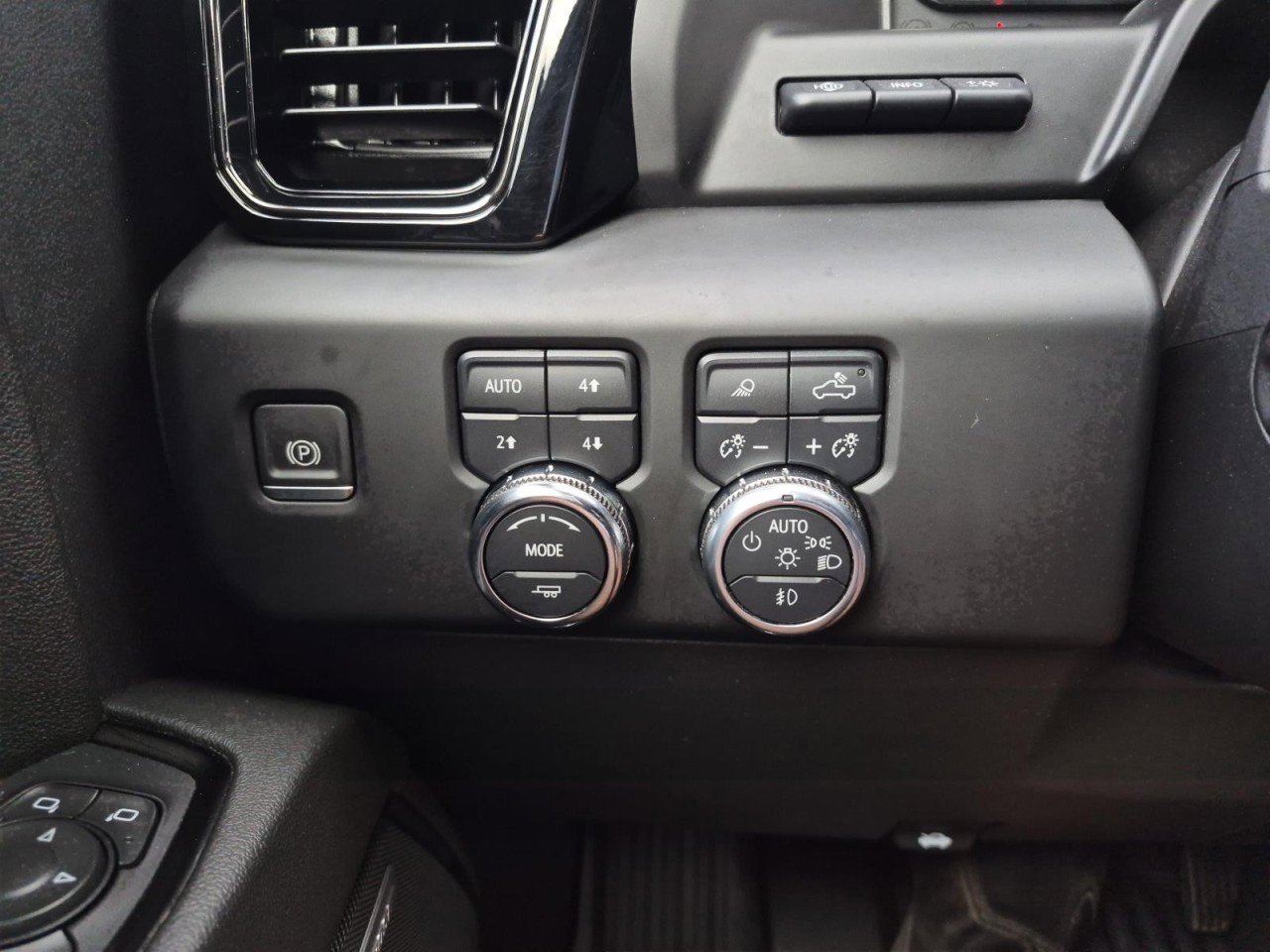 Certified 2022 GMC Sierra 1500 AT4 w/ AT4 Premium Package image 20