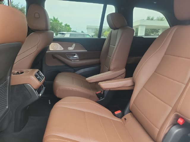 Used 2025 Mercedes-Benz GLS 450 4MATIC image 10