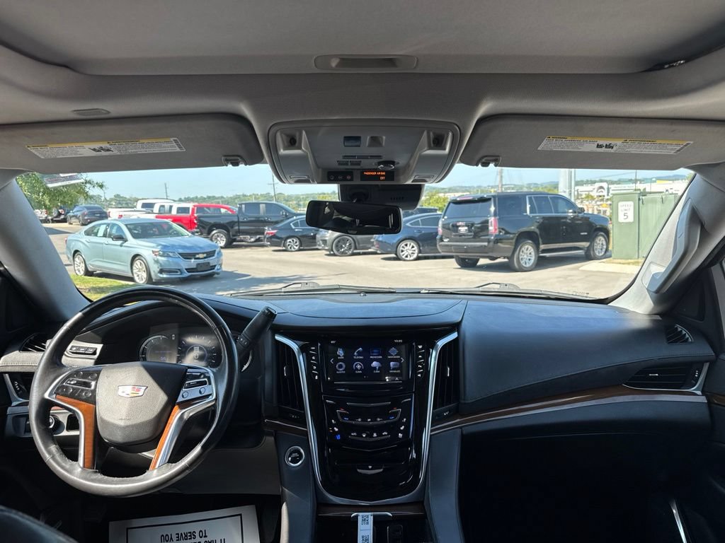 Used 2020 Cadillac Escalade Luxury RWD image 18