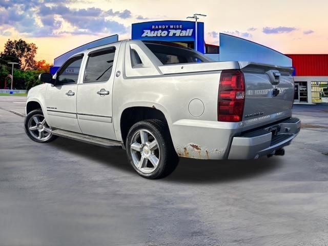 Used 2013 Chevrolet Avalanche LTZ image 5