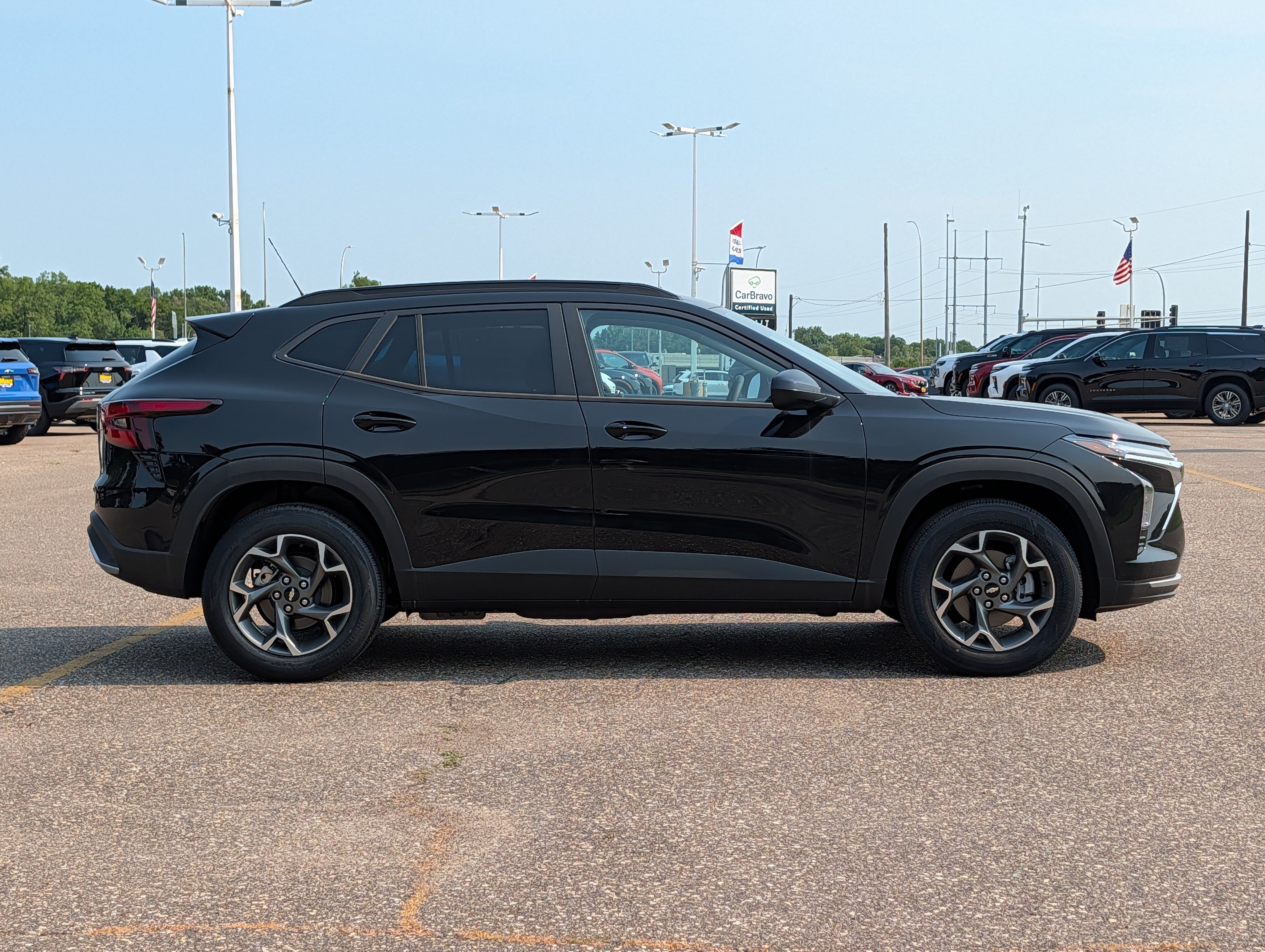 New 2026 Chevrolet Trax LT w/ Sunroof Package FWD image 2