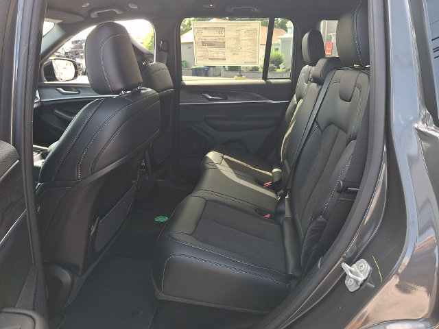 New 2026 Jeep Grand Cherokee Altitude AWD/4WD image 7