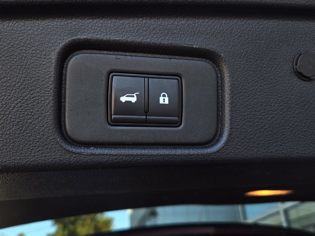 Used 2025 Nissan Pathfinder SL AWD/4WD image 37