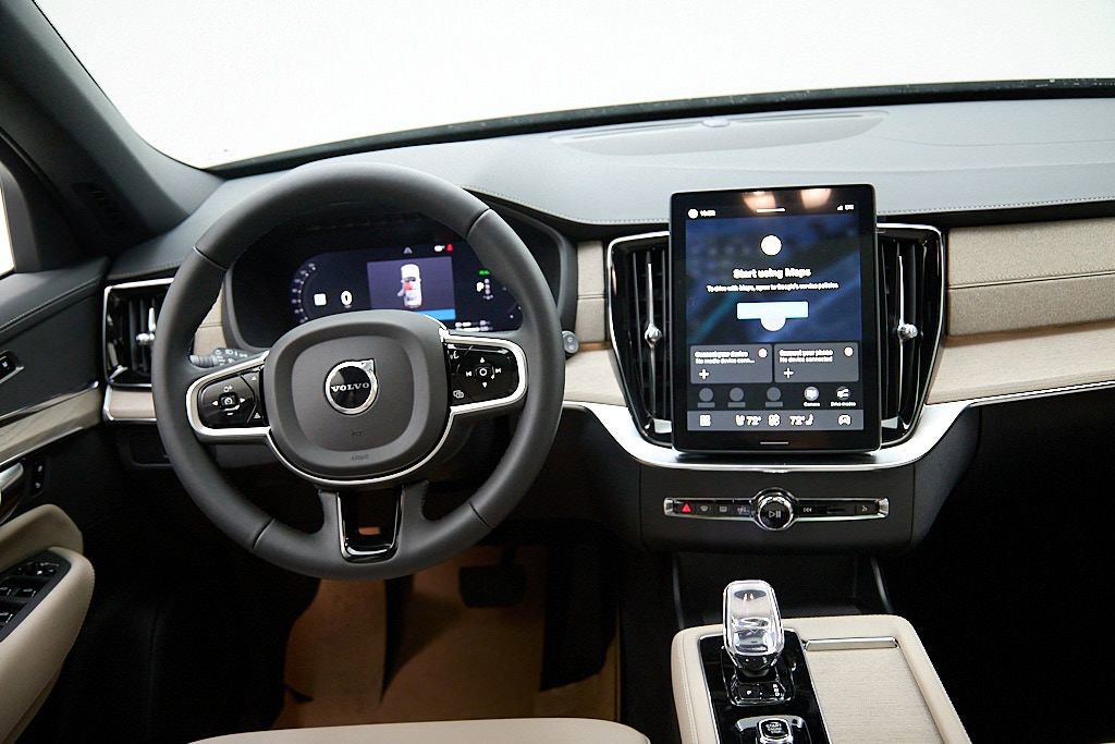 New 2026 Volvo XC90 T8 Plus w/ Protection Package image 27