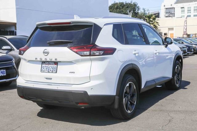 Used 2025 Nissan Rogue SV w/ SV Premium Package image 10