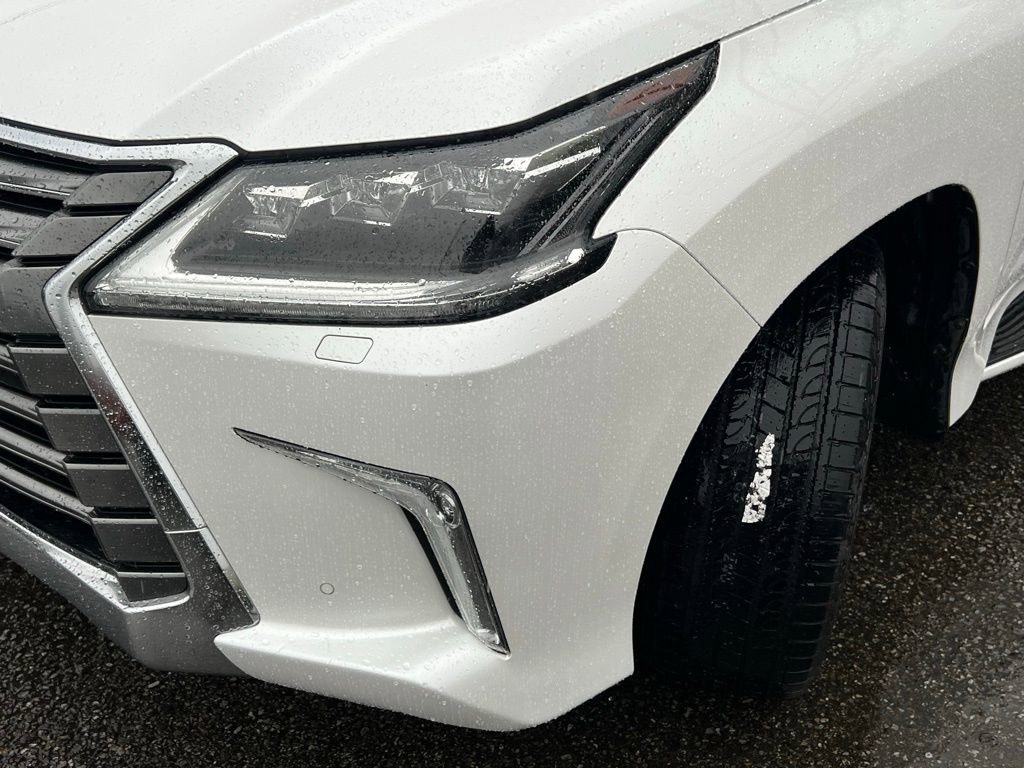 Used 2021 Lexus LX 570 4WD w/ Luxury Package image 3