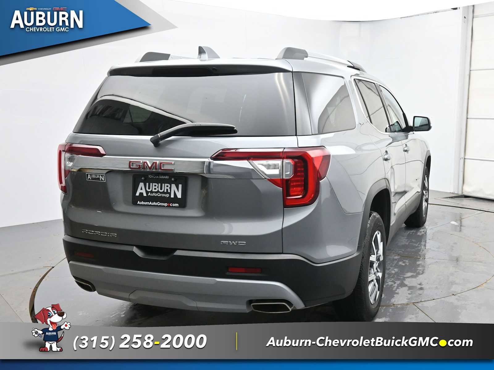 Used 2023 GMC Acadia SLT image 4