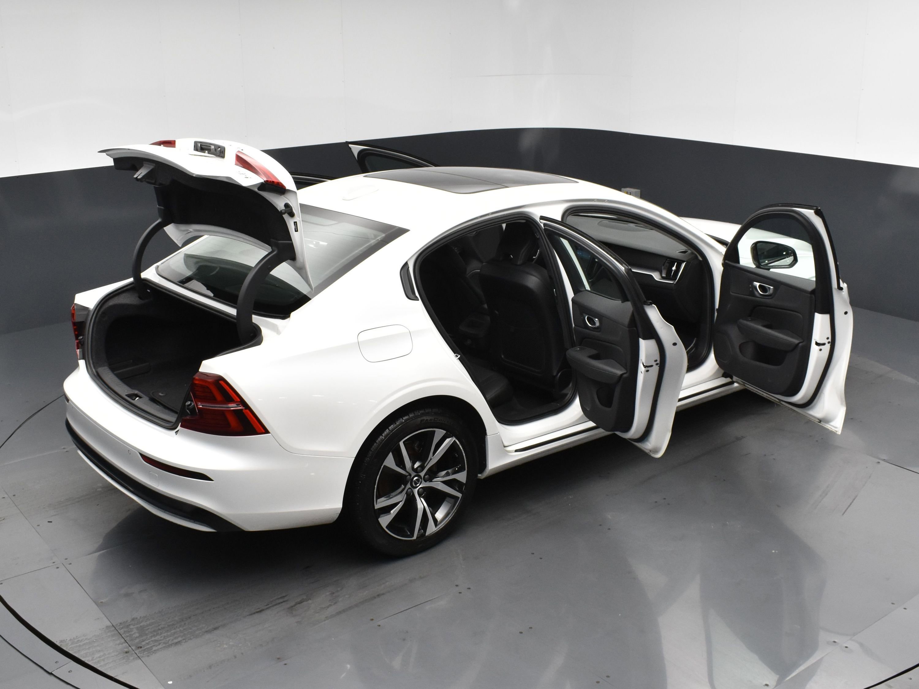 Used 2024 Volvo S60 B5 Core image 28