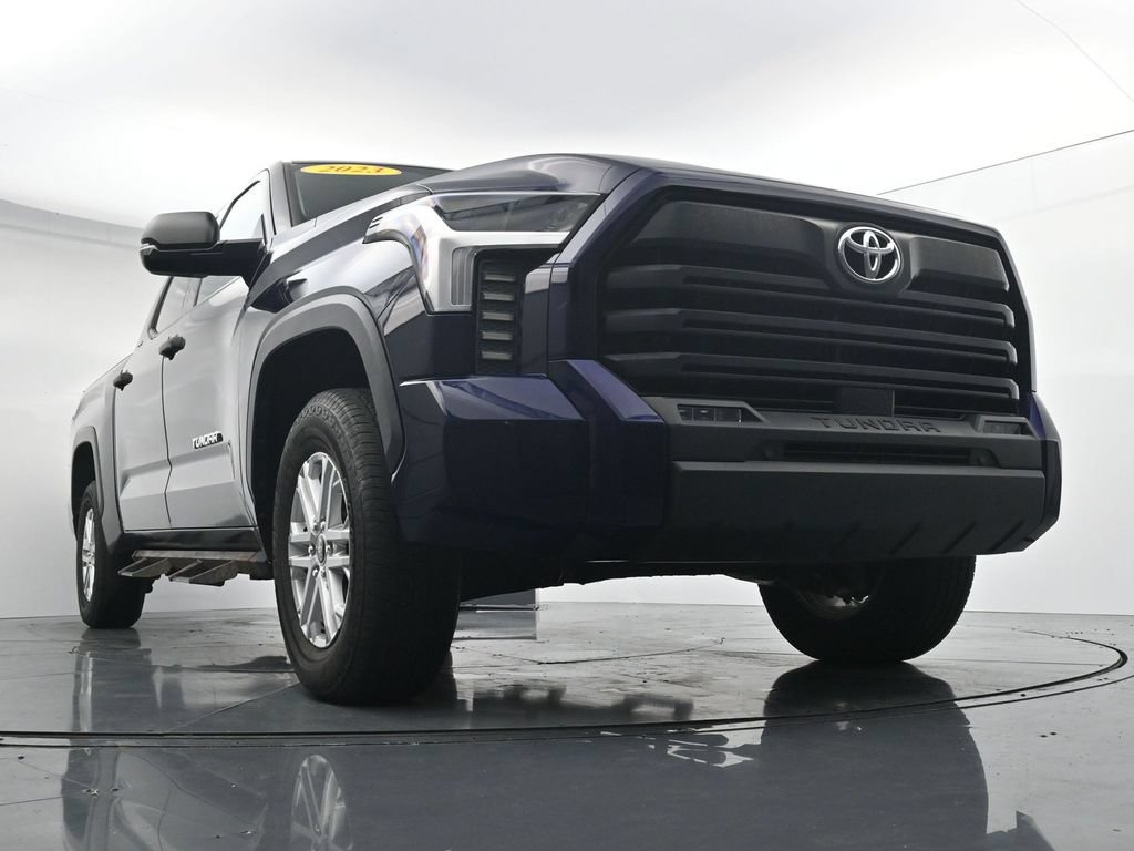 Used 2023 Toyota Tundra SR5 w/ SR5 Convenience Package AWD/4WD image 28