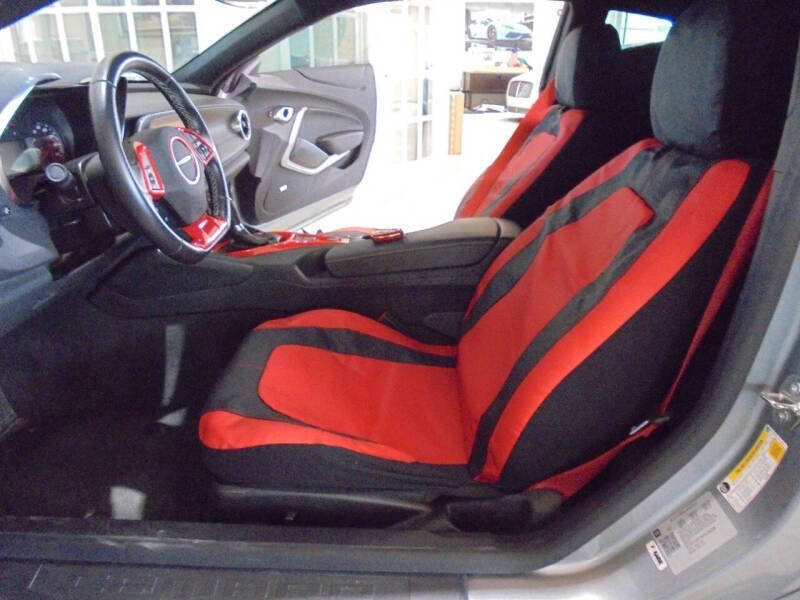 Used 2023 Chevrolet Camaro LT w/ Technology Package image 9