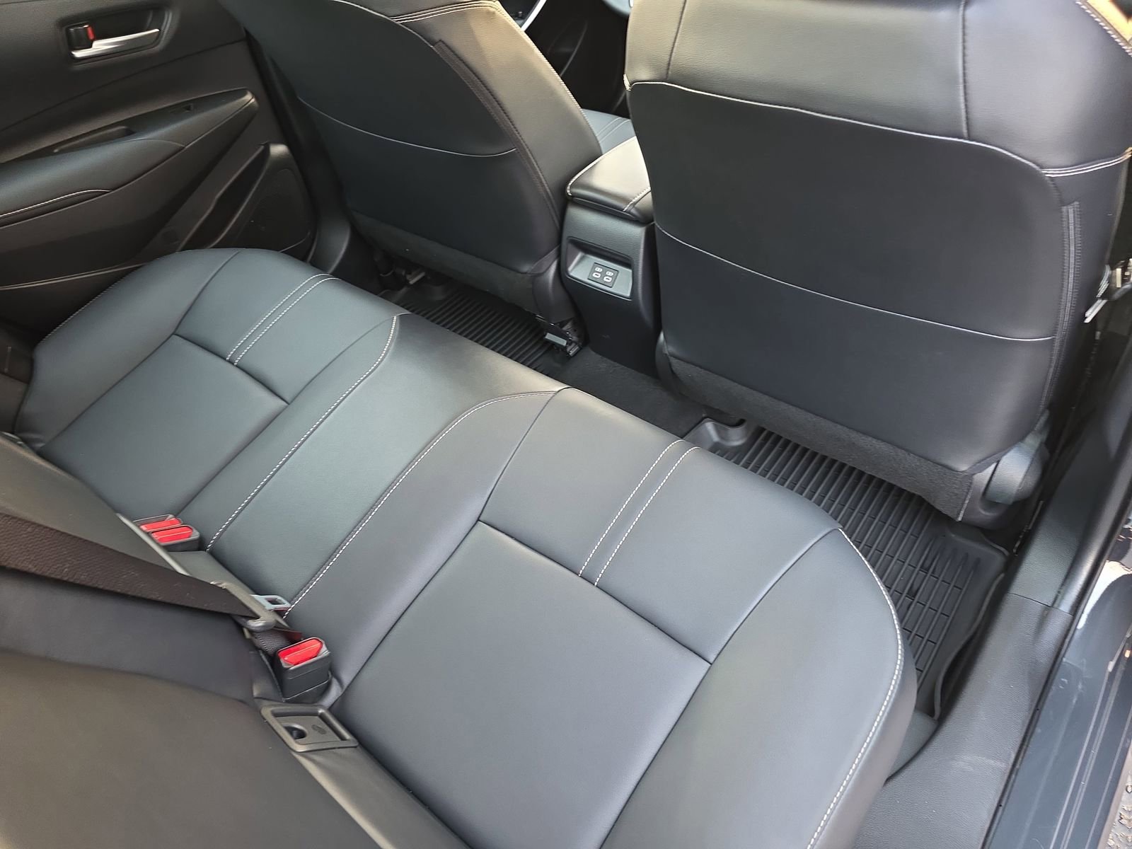 Used 2025 Toyota Corolla XLE image 11