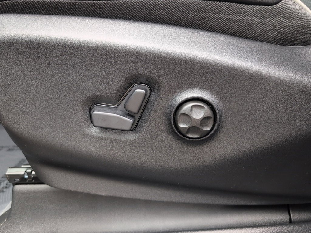 New 2026 Chrysler Pacifica Limited image 25