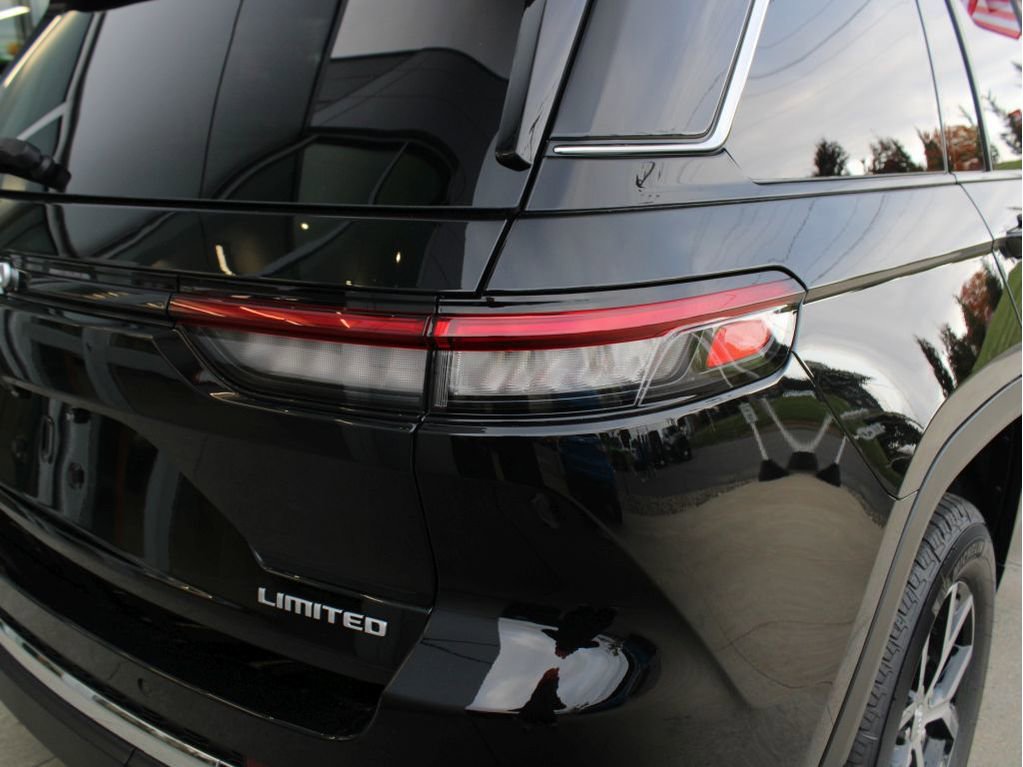 New 2025 Jeep Grand Cherokee Limited w/ Trailer Tow Package image 16