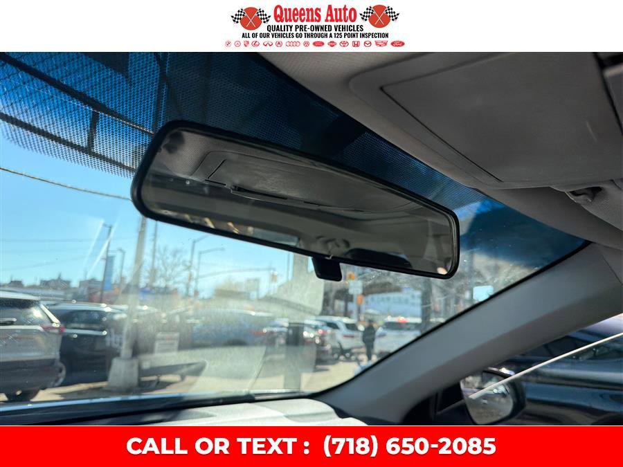Used 2013 Toyota Camry SE FWD image 19