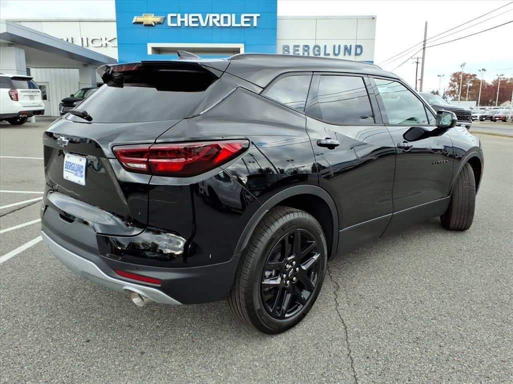 New 2025 Chevrolet Blazer LT w/ LPO, Black Grille Bar Package image 4