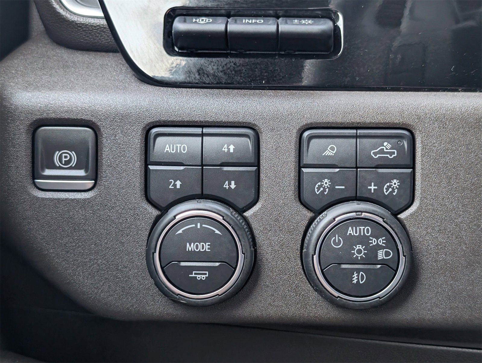 Used 2023 Chevrolet Silverado 1500 LTZ w/ LTZ Premium Package image 7