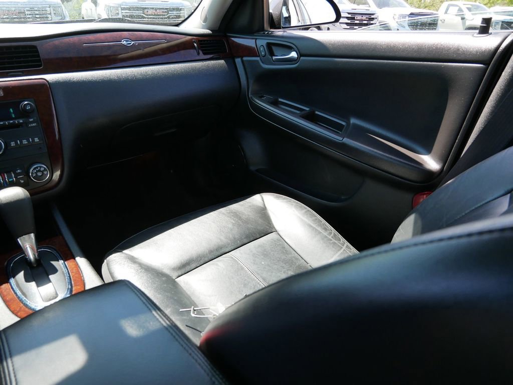 Used 2010 Chevrolet Impala LT w/ Luxury Edition Package FWD image 19