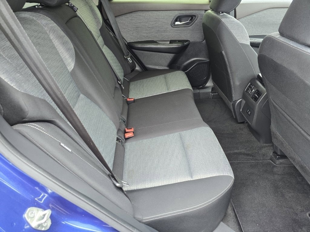 Used 2023 Nissan Rogue SV image 16