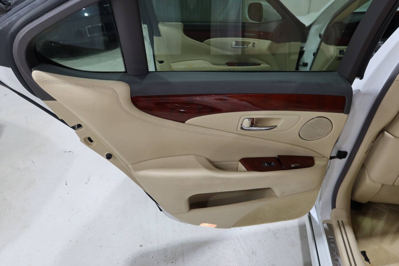 Used 2012 Lexus LS 460 w/ Comfort Pkg RWD image 31